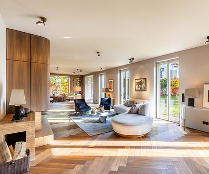 Ikonischer Chic in Gerner Toplage: Hochklassige Villa mit sechs Schlafzimmern