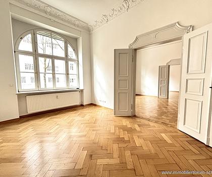 Wunderschöne kernsanierte Altbau Bürofläche mit Stuckdecke in Bestlage Schwabings