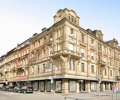 Charmante Altbauwohnung mit 4-5 Zimmern direkt in der Innenstadt!