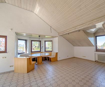 Exklusives Wohnambiente in Neuenbürg – Helle 3-Zimmer-Dachgeschosswohnung mit Balkon & Wellnessbad