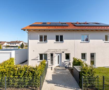 Zum Erstbezug: Hochwertige, energieeffiziente Haushälfte mit Einfamilienhaus-Charakter