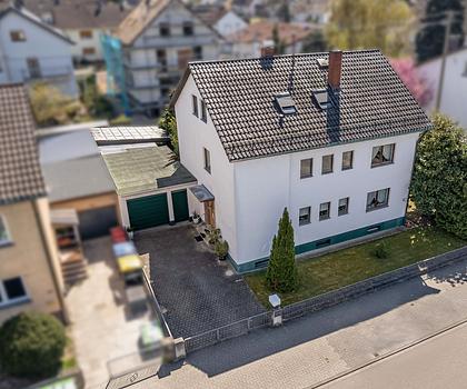 3 Einheiten – viele Möglichkeiten: Mehrfamilienhaus mit attraktivem Grundstück in schöner Lage