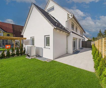 kurzfristig bezugsfertig: Schöne Neubau-Doppelhaushälfte mit großem Souterrainbereich