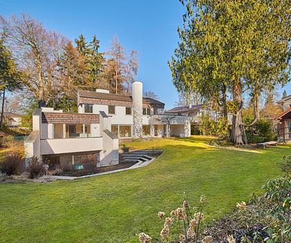 Architektenhaus mit Bürotrakt und charmantem Garten-Refugium in Gautinger Bestlage