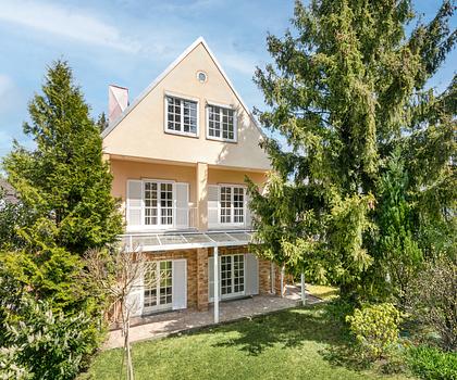 Großzügiges Wohngefühl: Einfamilienhaus mit Traumgarten zur Neugestaltung