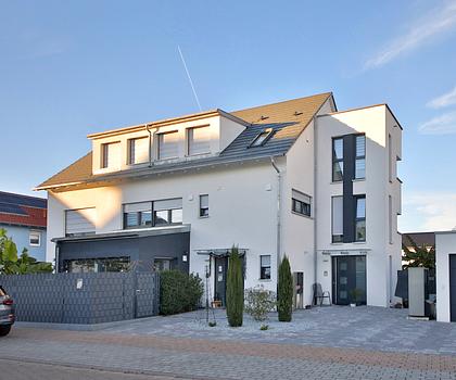 Exklusives Zweifamilienhaus in St. Leon-Rot | Hochwertig | Vermietet | Auch zur Eigennutzung