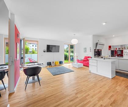 Exklusive 2-Zi. Wohnung plus Ankleidezimmer, Garten & Garage - Kapitalanlage
