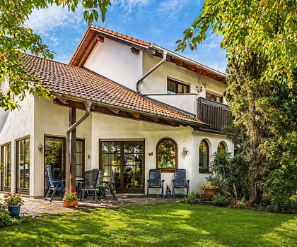 EFH in Top-Randlage Kissing – 774 m² Grundstück, Kamin, Süd-Terrasse // reduzierte Provision