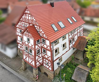 Gemütliche 2,5-Zimmer-Wohnung im modernisierten Baudenkmal