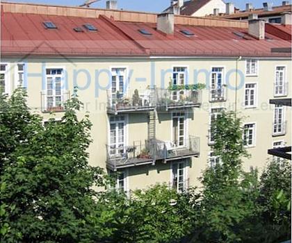 Besichtigung 4.5. -  2,5 Zimmer Dachgeschosswohnung in ruhiger Innenhoflage