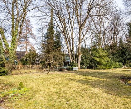Naturnahe Spitzenlage: Grundstück mit 1.150 m² und großzügigem Garten