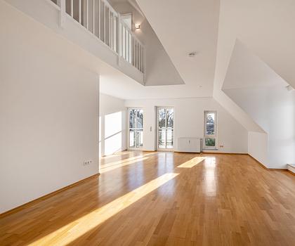 Wohnen über zwei Ebenen: Lichtdurchflutete 4-Zimmer-Maisonettewohnung mit zwei Balkonen