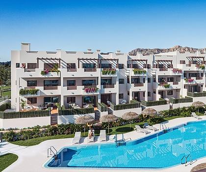 Wohnungen mit 1 Schlafzimmer, 1 Bad, Tiefgaragenstellplatz und Gemeinschaftspool nur 500 m vom Strand