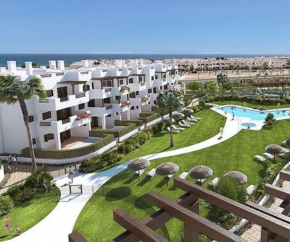 Komfortable Penthouse-Wohnungen mit 1 Schlafzimmer, Dachterrasse mit Meerblick, Tiefgaragenstellplatz und Gemeinschaftspool nur 600 m vom Strand