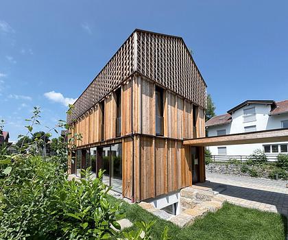 HOLZKIRCHEN - sofort bezugsfertig: Premium-Stadthaus, ein architektonisches und ökologisches Juwel