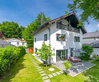 Modernes Einfamilienhaus mit Wärmepumpe, vier Schlafzimmern und sonnigem Garten