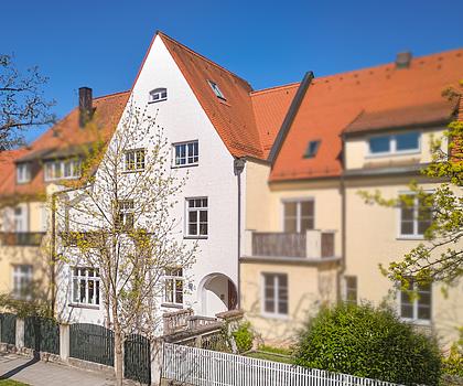 Historische Stadtvilla von 1902 mit großem Raumangebot, viel Charme und Gartenidyll