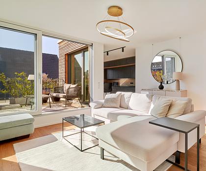 In Laufnähe zur Würm: Neuwertige 3,5-Zimmerwohnung mit Penthouse-Flair und Dachterrasse