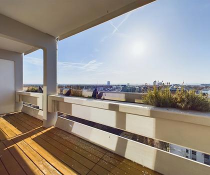 verfügbar ab 01.08.2026  - schöne 3 Zimmer Wohnung mit 2 Balkonen und  Alpenblick  I EBK I TG I