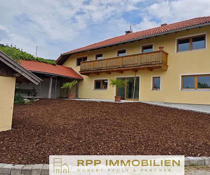 Wohnen mit Bergblick - Wohnhaus mit Reitanlage vor den Chiemgauer Alpen