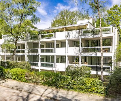 Exzellente Lage, stilvolle Nachbarschaft: großzügige 3-Zimmer-Wohnung mit Loggia