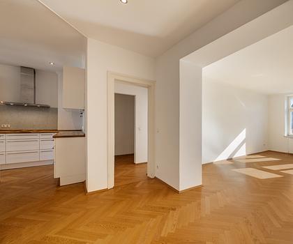 Wohlfühlflair in Neuhausen: Reizvolles 3-Zimmer-Stadtdomizil mit Stil und Charme
