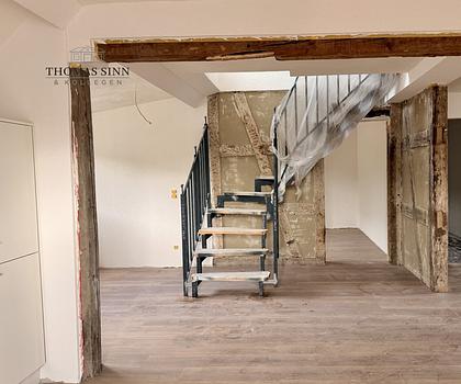 Großzügiges Wohnen auf zwei Ebenen – 5,5-Zimmer Maisonette Wohnung mit Dachterrasse & Fachwerk