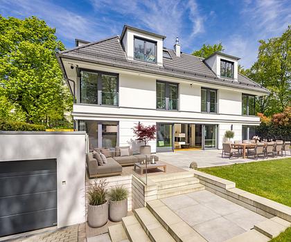 Luxuriöse Familienresidenz mit Lift, Tiefgarage, Fitnessbereich und Wärmepumpe