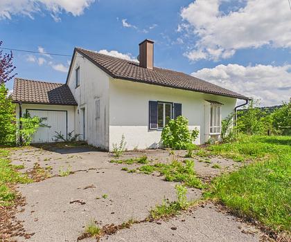 potentialreiches Einfamilienhaus direkt am Landschaftsschutzgebiet in Berg