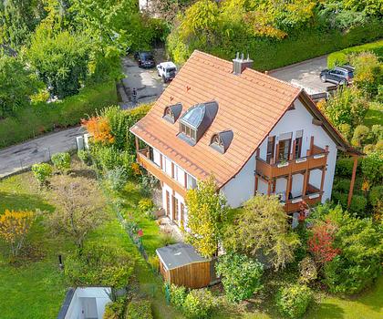 RESERVIERT:
Lichtdurchflutete 3-Zimmer-Wohnung mit Studio
- fairer Preis
- großes Potential