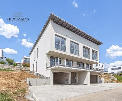 NEUBAU - Exklusive Doppelhaushälfte mit Garage, Stellplatz und Balkon im Neubaugebiet "Hühnlesäcker"