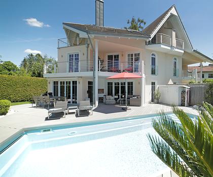 Zeitlose Eleganz – Exklusive Familienvilla mit Spa, Pool & sonnigem Garten. Toplage!
