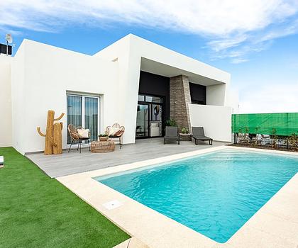 Doppelhaushälften mit 3 Schlafzimmern, 2 Bädern, Dachterrasse, Keller, Klimaanlage und Privatpool in der wunderschönen Golfanlage La Finca Resort
