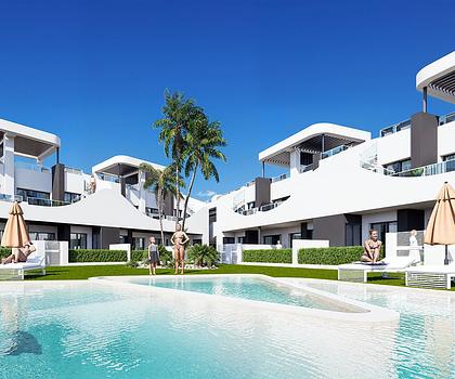 Obergeschoss-Wohnungen mit 3 Schlafzimmern, 2 Bädern, Dachterrasse, Kfz-Stellplatz und Gemeinschaftspool