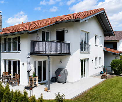 Attraktiv vermietetes Zweifamilienhaus mit schönem Garten in Stein a. d. Traun