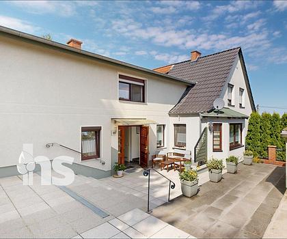 Provisionsfrei: Doppelhaushälfte in Klostermansfeld mit besonderer Gartenanlage