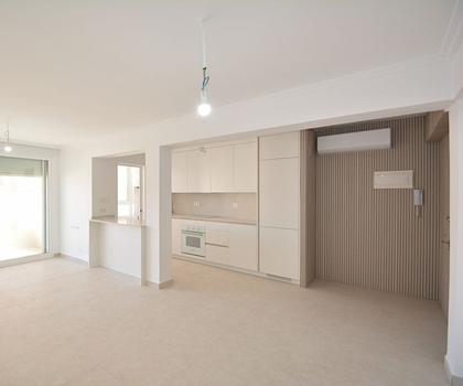 Renoviertes Appartement mit 3 Schlafzimmern, 1 Bad und Meerblick nur 150 m vom Strand