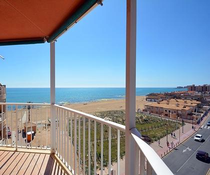 Appartement mit 3 Schlafzimmern, 1 Bad und fantastischem Meerblick in Strandnähe