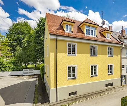 Stadthaus mit Perspektive: Kapitalanlage mit Kita im Hochparterre und Maisonettewohnung