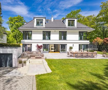 Luxuriöse Familienresidenz mit Lift, Tiefgarage, Fitnessbereich und Wärmepumpe