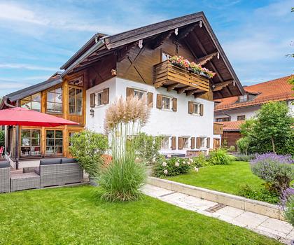 Charmantes Bauernhaus mit separatem Praxisbereich und Option zur Gestaltung als großzügiges Zuhause