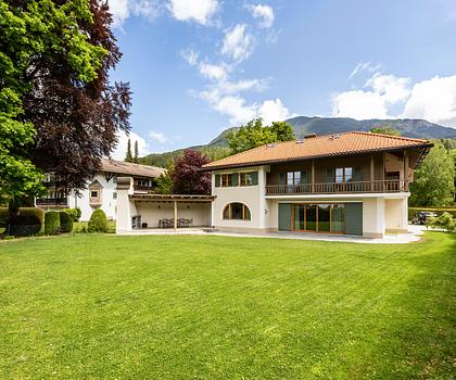 Hochklassig sanierte Landhaus-Villa mit traumhaftem Blick auf die Zugspitze