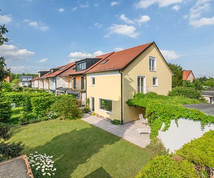 Familienfreundliches Reihenendhaus mit sonnigem Garten  zur Neugestaltung