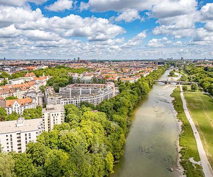 Mit Isar- und Bergblick: Absolute Rarität in unwiederbringlicher Lage