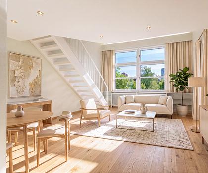 Exklusive Dachgeschosswohnung mit Galerie: Großzügiges Wohnambiente und Südfenster zur Renovierung