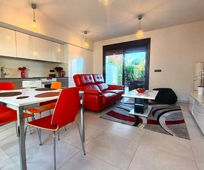 Erdgeschoss-Wohnung mit 2 Schlafzimmern, 2 Bädern, Kfz-Stellplatz und Gemeinschaftspool im La Finca Golf Resort