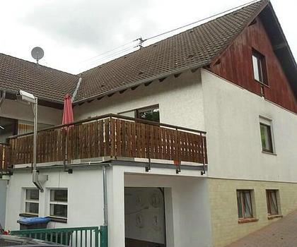 Großes Einfamilienhaus in ruhiger, gepflegter Wohnlage, mit schönem Garten und großem Balkon