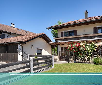 Nahe Simsee: Flexible Doppelhaushälfte mit Einliegerwohnung und Bergblick