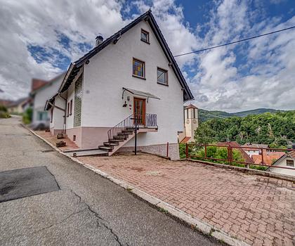 Zweifamilienhaus mit Potenzial in ruhiger Schwarzwaldlage von Forbach-Gausbach