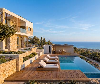 Luxus-Villa in den Hügeln von Pegeia
mit Pool und Meerblick
